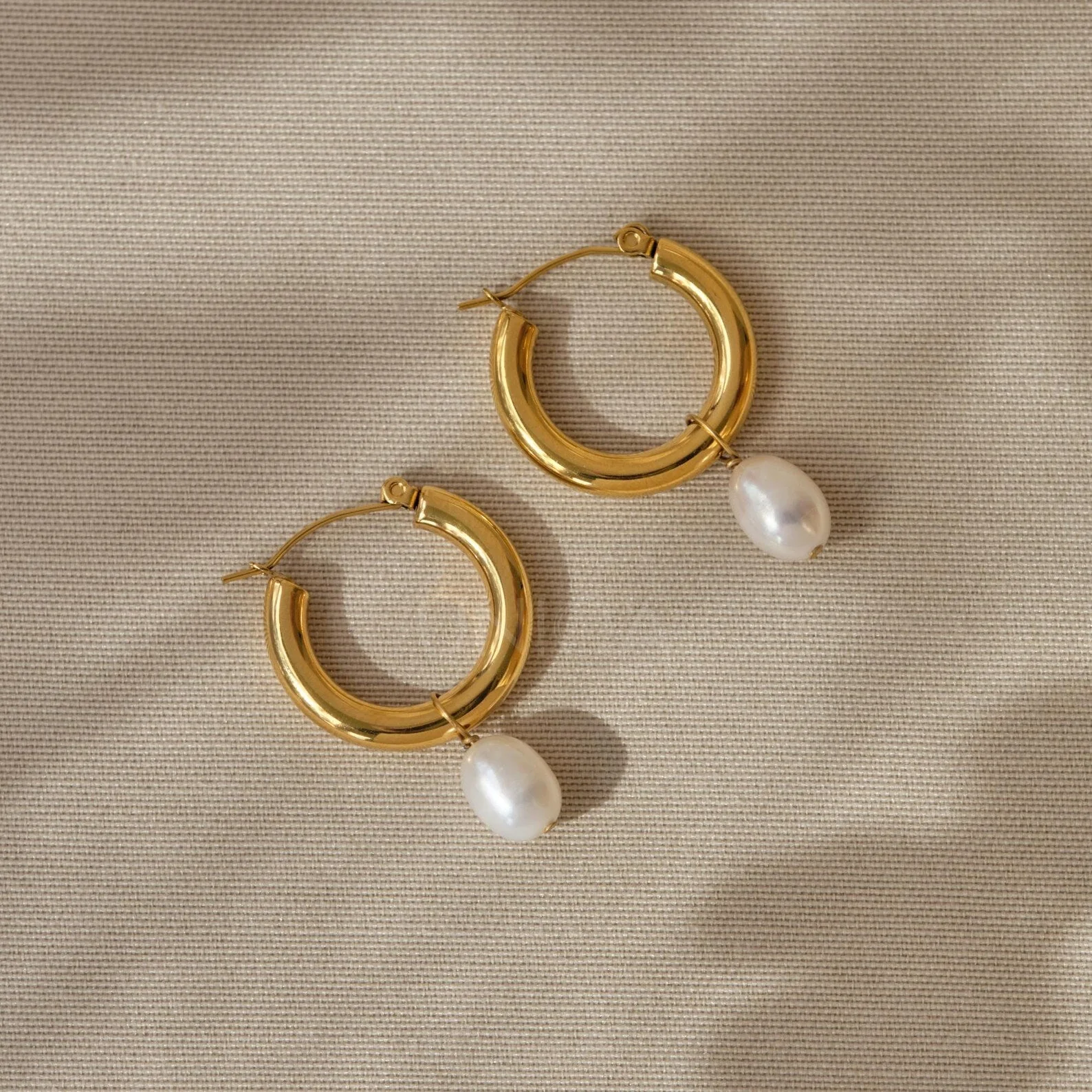 Agnes Pearl Clip-On Hoop Earrings - Image 3