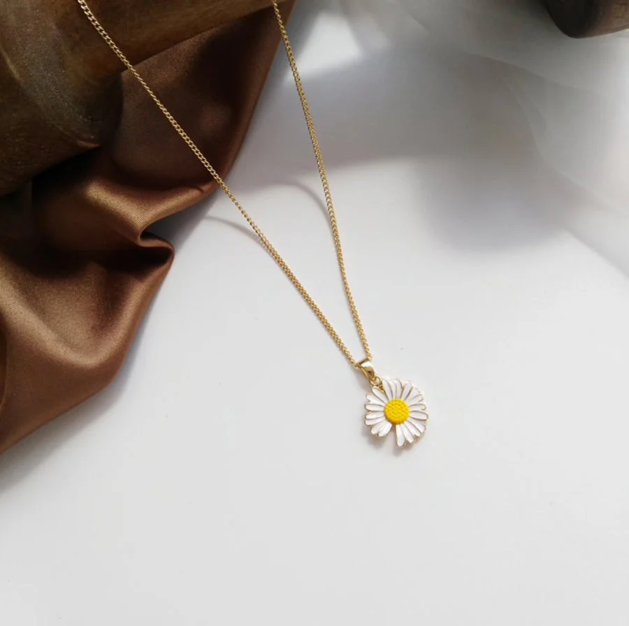 Daisy Pendant Necklace - Image 5